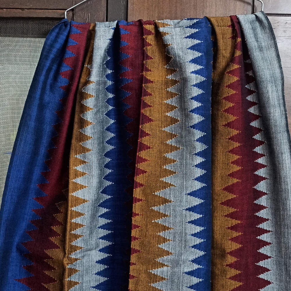 Beautiful multicolour stole - Picture 4 of 5
